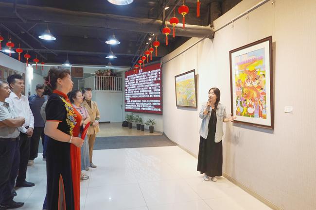 巴州首次举办农民画作品展_部门动态_巴音郭楞蒙古自治州人民政府